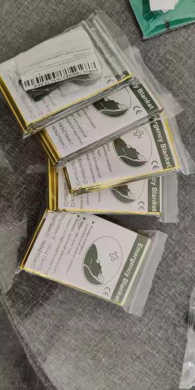 Customer photo review of Notfall- & Rettungsdecke – Gold/Silber, wasserdicht, wärmeisolierend & reflektierend