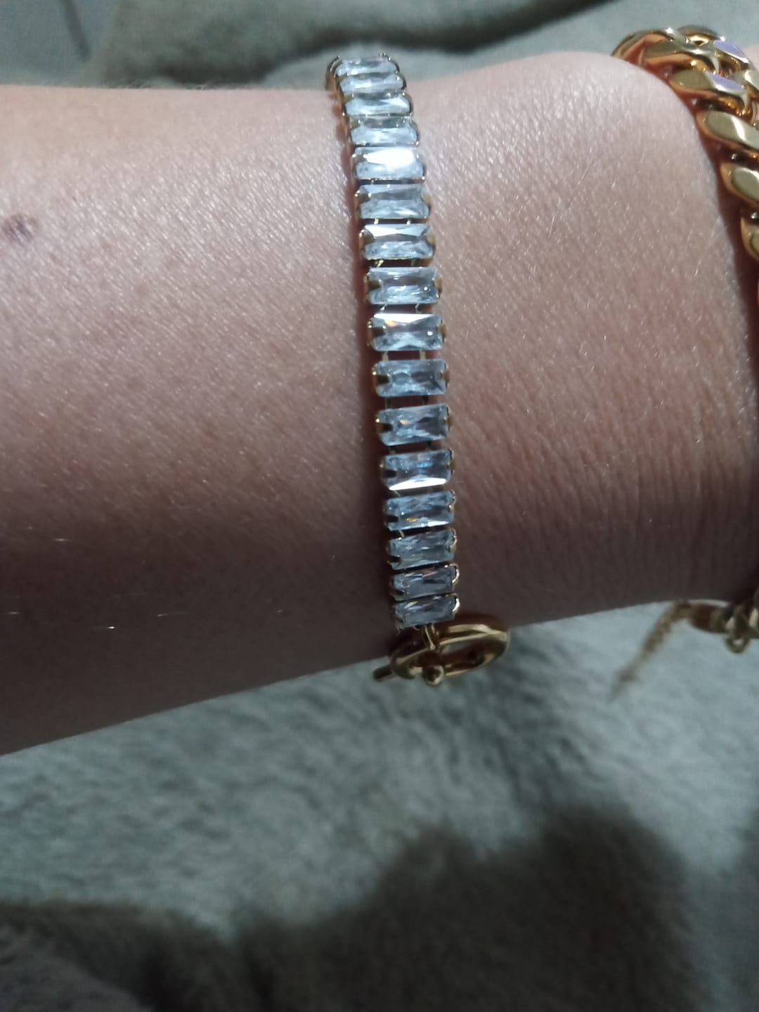 Customer photo review of Pulseira Lock Riviera Baguete Banhado em Ouro 18K