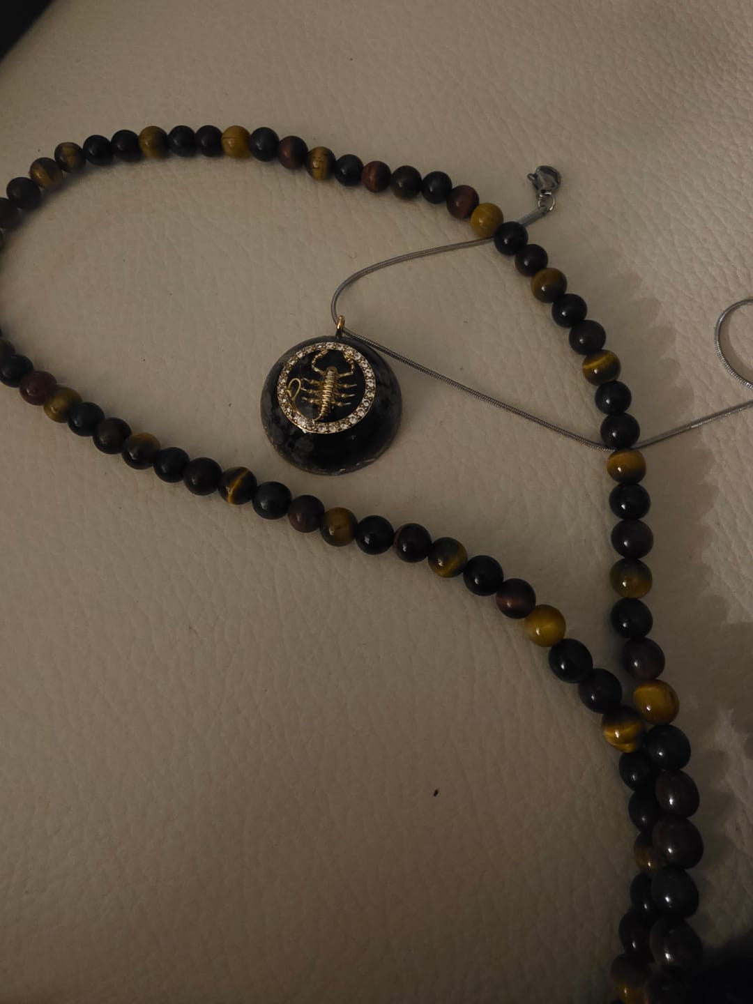 Customer photo review of Pendentif Orgonite "Signe Astrologique" en Pierre Naturelle