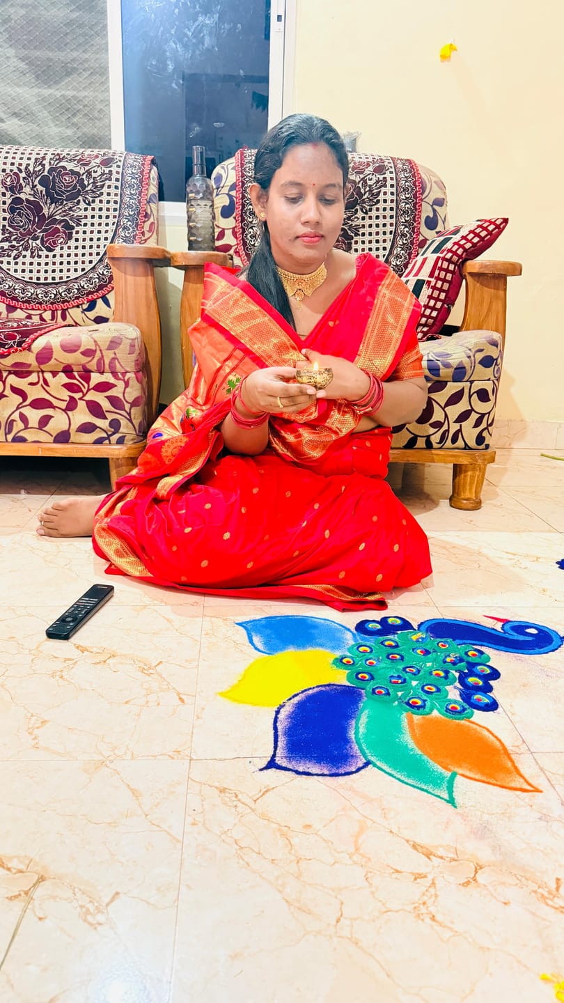 Customer photo review of Chandrakor Durva Premium~ Handloom Pure Silk Paithani with Maharani Pallu in Dual Tone Red Green