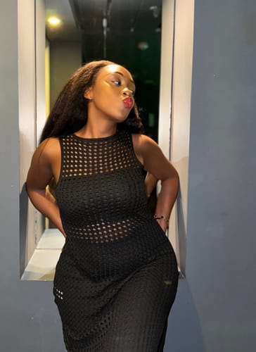 Customer photo review of CurlyMe 3 In 1 Half Wig Kinky Straight Glueless Install Half Wig With Draw-string Beginner Friendly