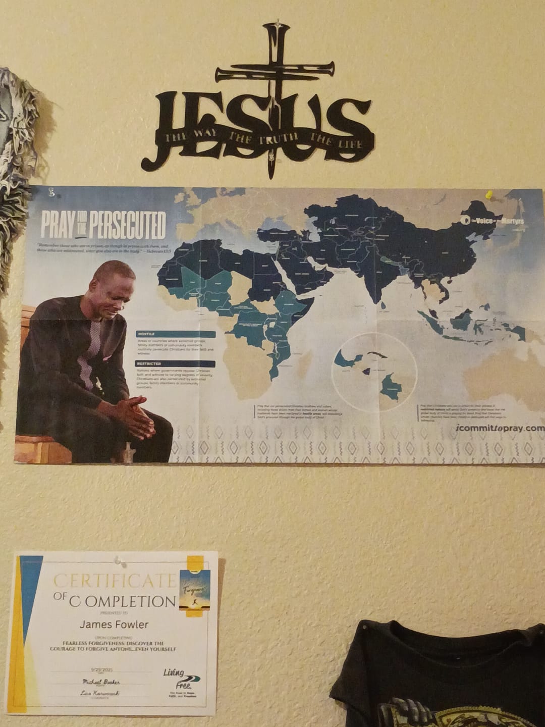 Customer photo review of Christianartworkshop Faithful Jesus & Cross Design Metal Wall Decor Home Decoration