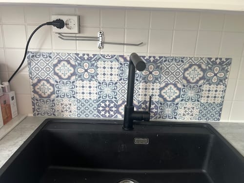 Kundeanmeldelse med bilde av Cassablue tiles kontaktplast