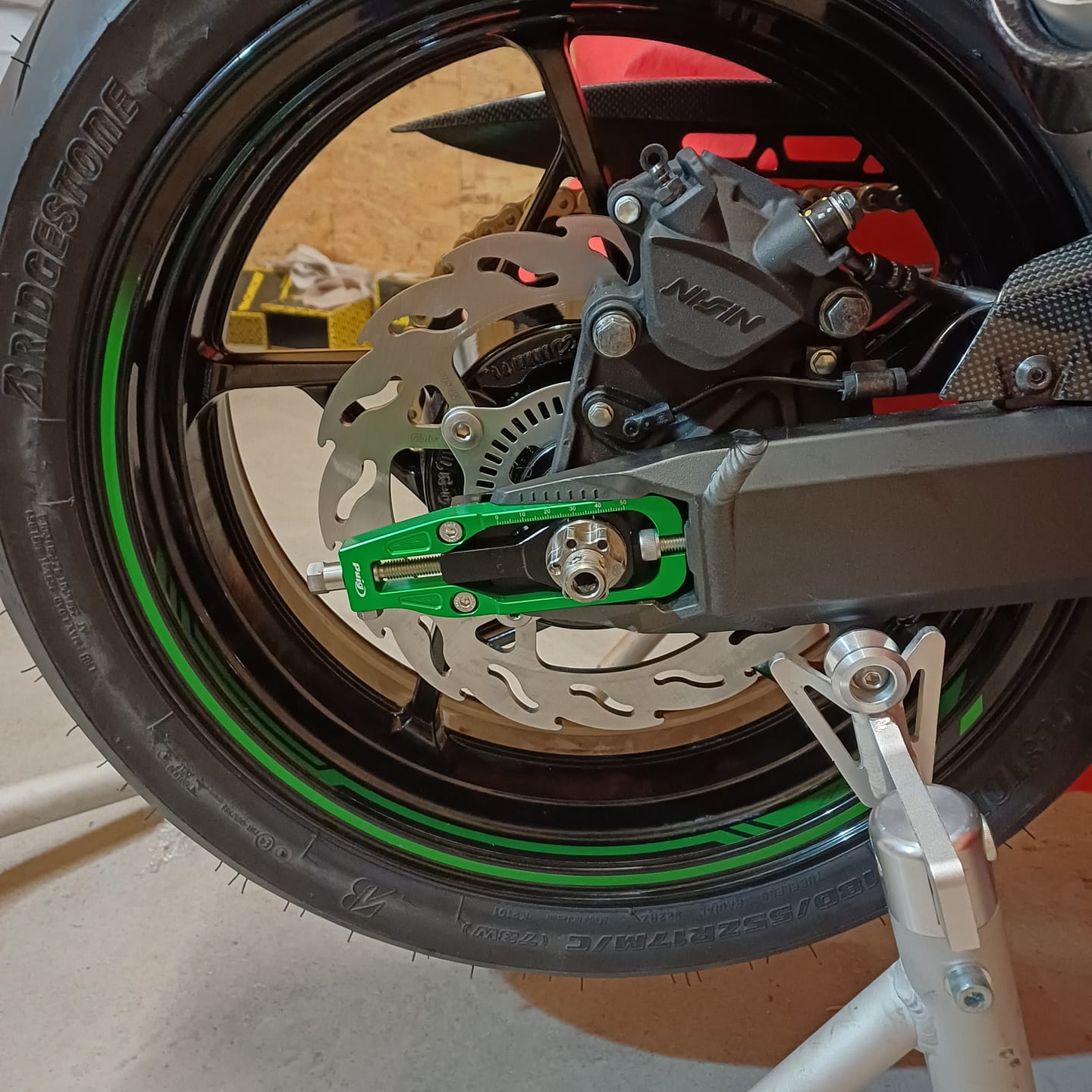 Customer photo review of PUIG Kettenspanner | 6-Farben | passend für Kawasaki Z900 / SE - Modelle (2025)
