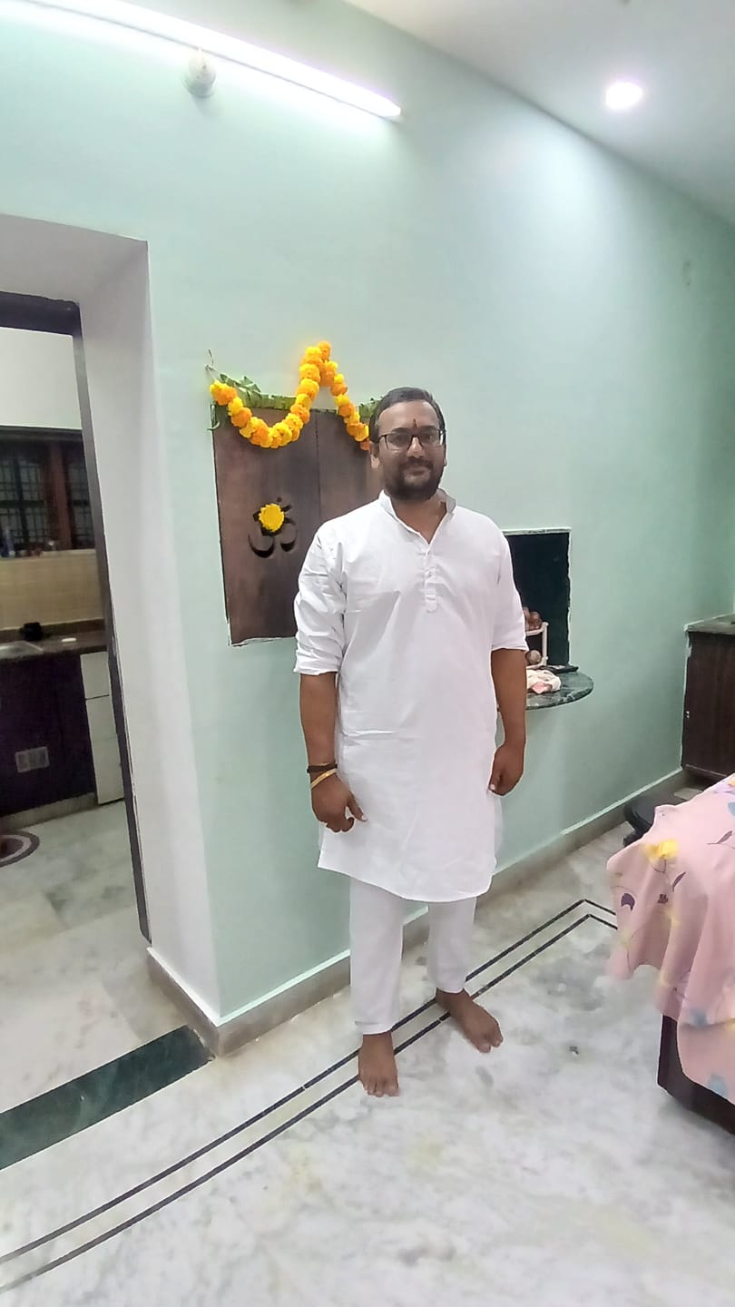 Customer photo review of Classic - White Cotton Knee Length Kurta and Pyjama Combo For Men | Uathayam