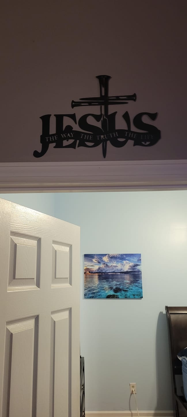 Customer photo review of Christianartworkshop Faithful Jesus & Cross Design Metal Wall Decor Home Decoration