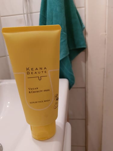 Customer photo review of Meishoku Keana Beaute Vitamin C Scrub Face Wash 120g