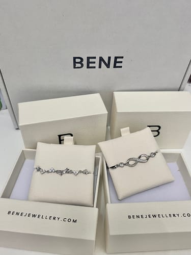 Customer photo review of Noelle Infinity Bracelet