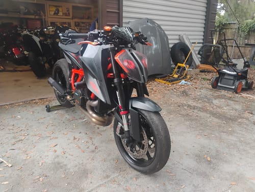 Customer photo review of Motul 300V - 10w40 - 4T Competition Synthetic Oil - 1 Liter