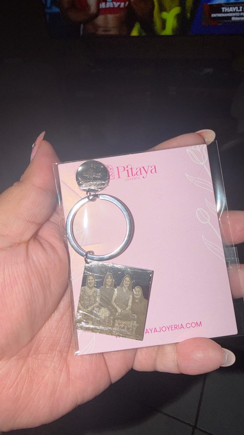 Customer photo review of Llavero Personalizado Cuadrado