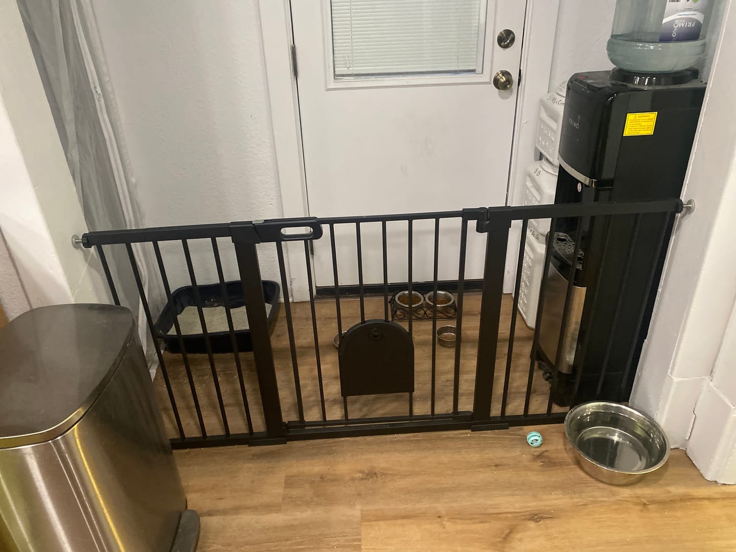 Customer photo review of FairyBaby Premium Quality Baby Gate with Cat Door
