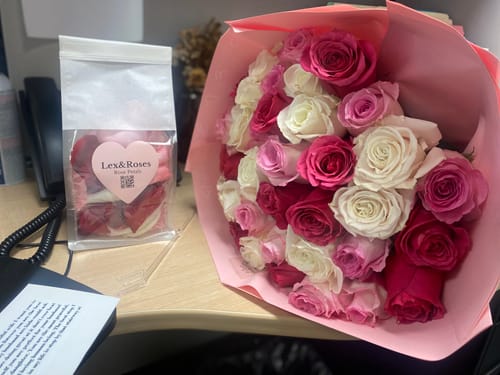 Customer photo review of Hot Pink Deluxe Bouquet