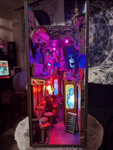 Customer photo review of Neo Ramen MiniAlley – A Cyberpunk DIY Diorama Booknook