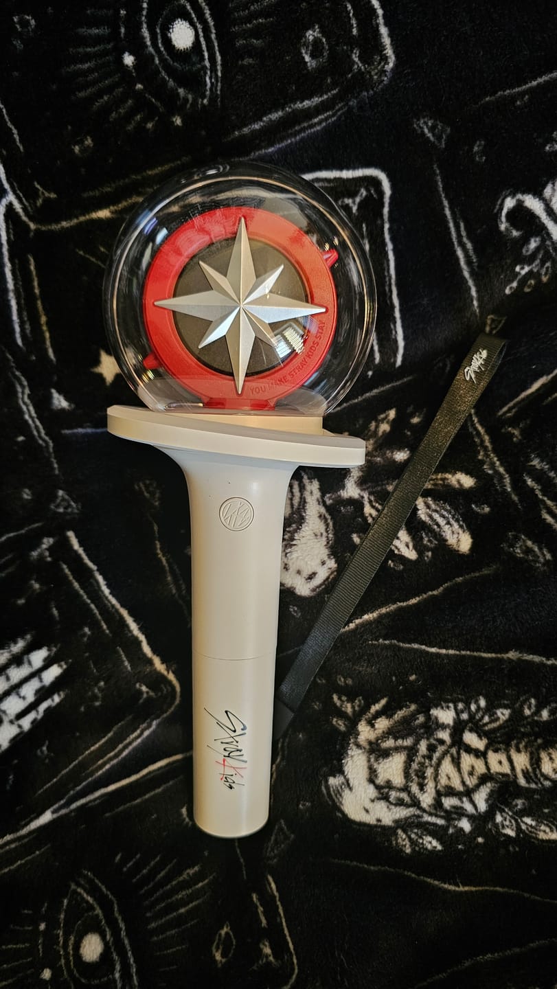 Customer photo review of STRAY KIDS - OFFICIAL LIGHT STICK VER.2