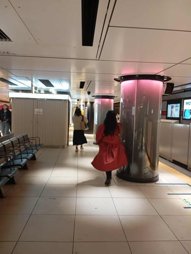 Customer photo review of Wind of the Wilderness 旷野的风 Modern Song Unisex Windproof Haoxiu Raccoon Sleeve Cape Trench Coat