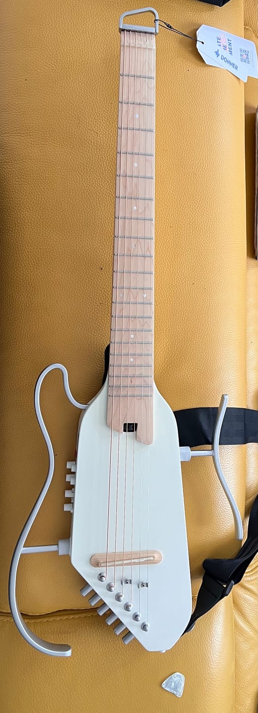Customer photo review of Donner HUSH™ I PRO Electro-Acoustique Guitare Voyageuse