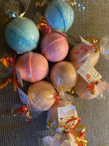 Customer photo review of Bath Bliss Bombs 9oz