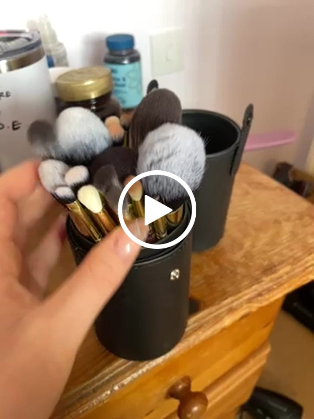 Customer video review of P. Louise 20 Piece Makeup Brush Bundle