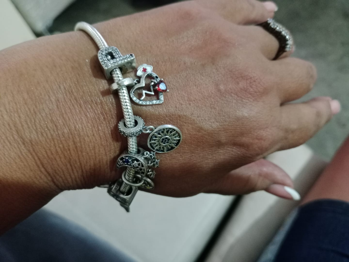 Customer photo review of Pulsera Esfera de Amor y Corazon