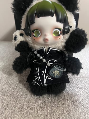 Customer photo review of POPMART SKULLPANDA clothes (No doll)