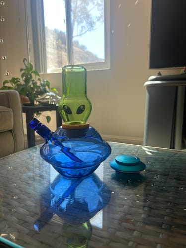 Customer photo review of Blinky – Alien UFO Bong