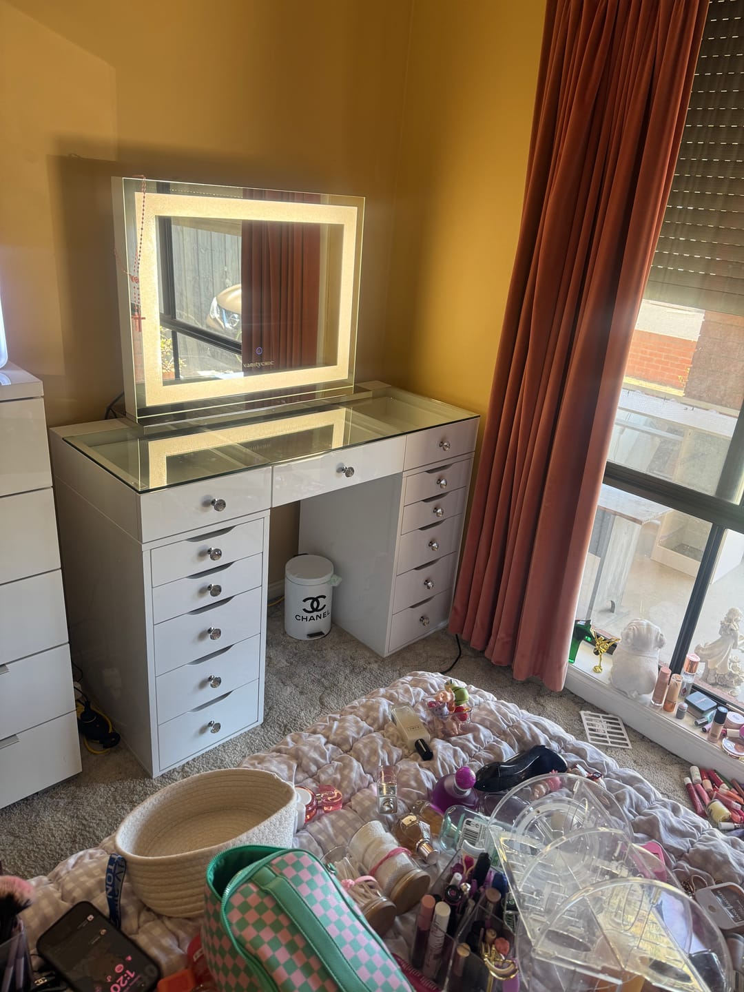Customer photo review of HIGH QUALITY - Mini ARIA Beauty Station + Large Crystal Makeup Mirror with Lights