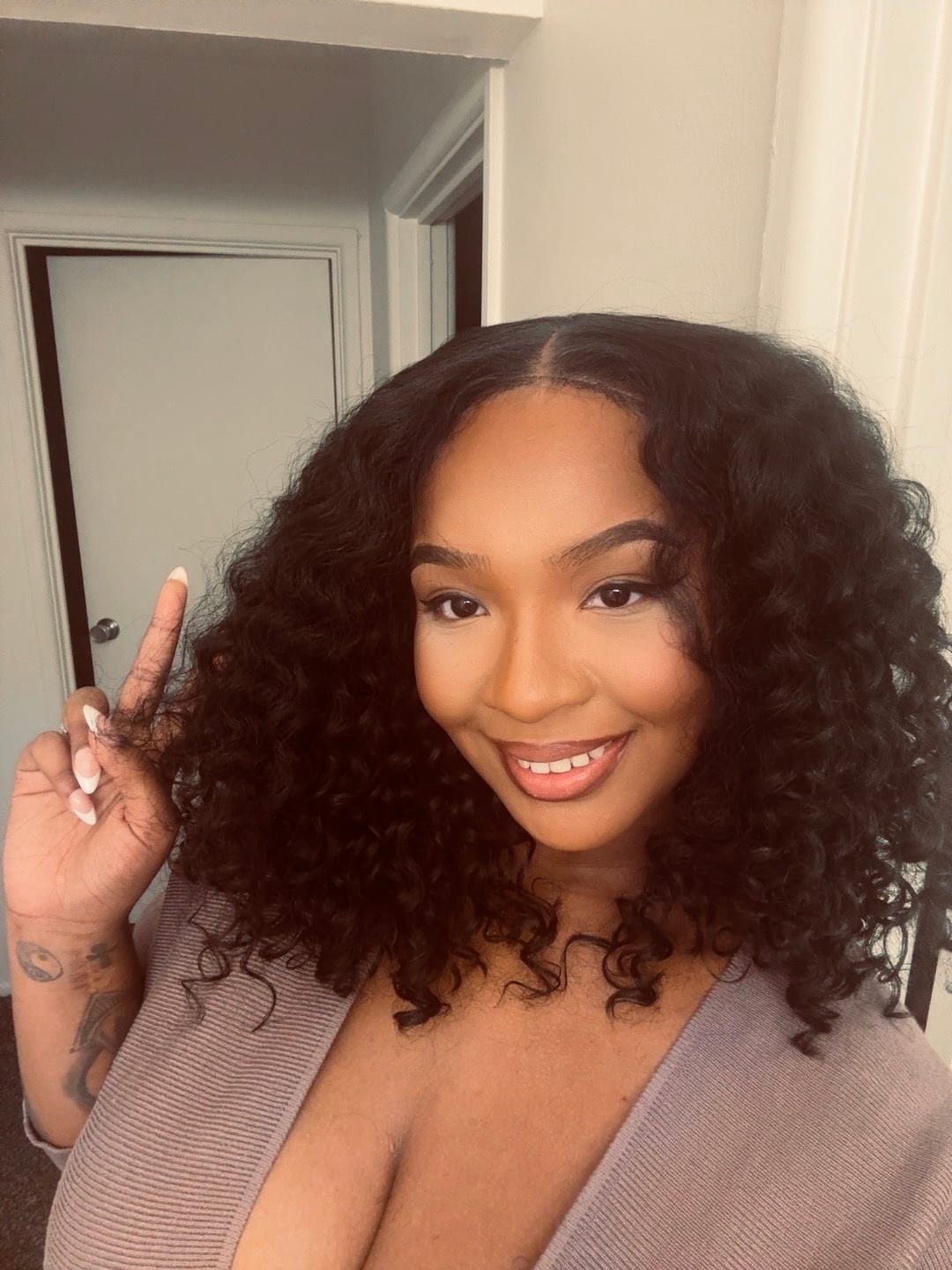 Customer photo review of Outre Perfect Hairline Glueless 13x6 HD Lace Front Wig - DOMINICA