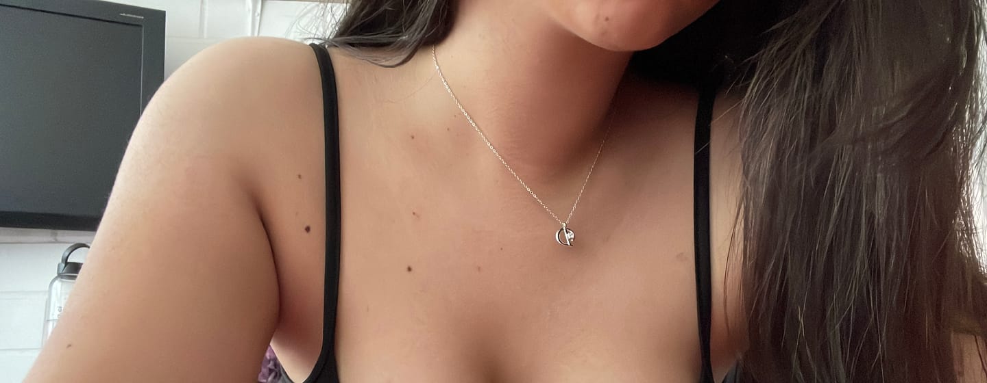 Customer photo review of COLLAR INICIAL LUCKY PLATA