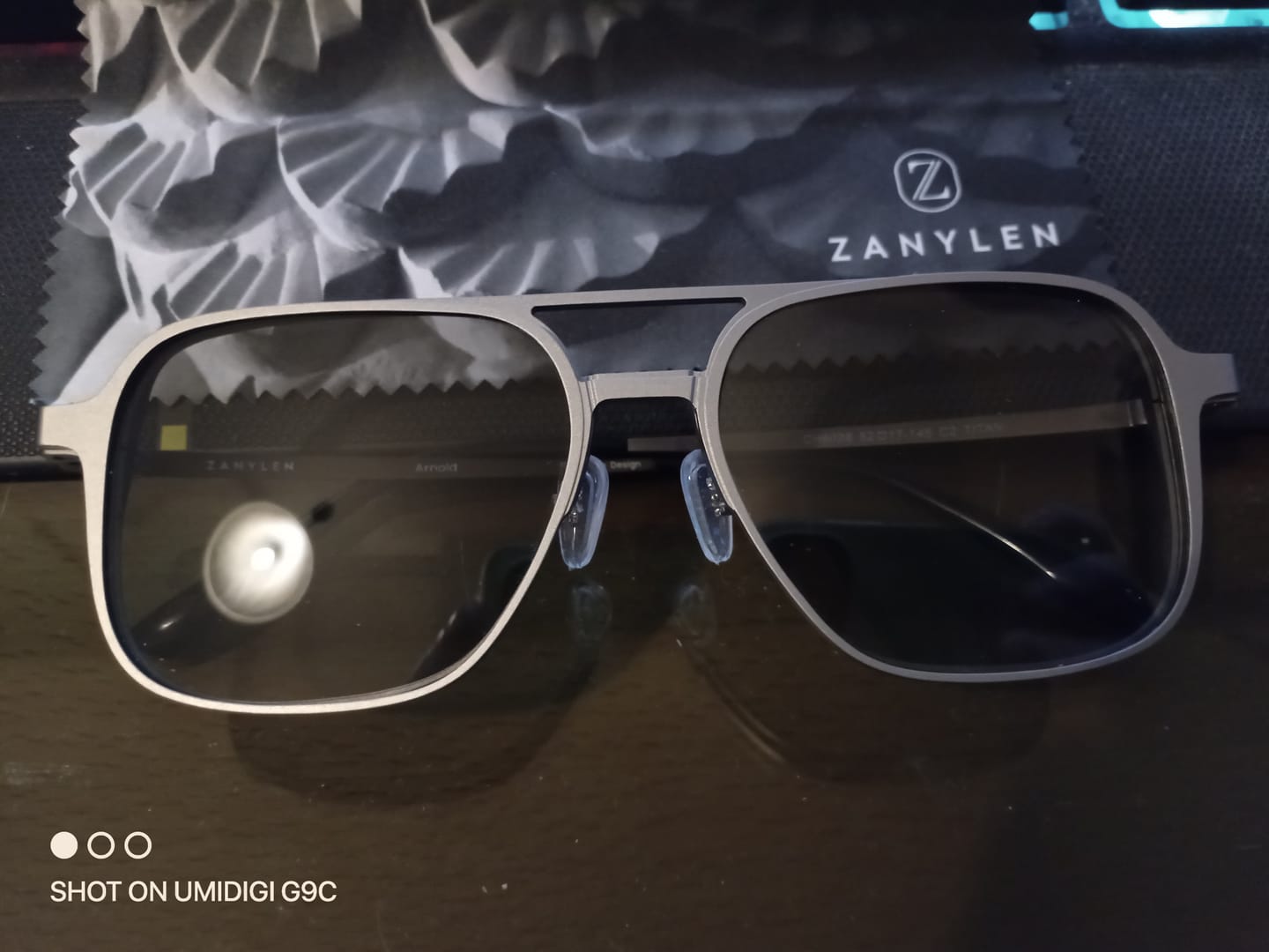Customer photo review of Arnold Magnetic Clip-on | Gunmetal Frame