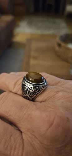 Customer photo review of BROWN EYES.