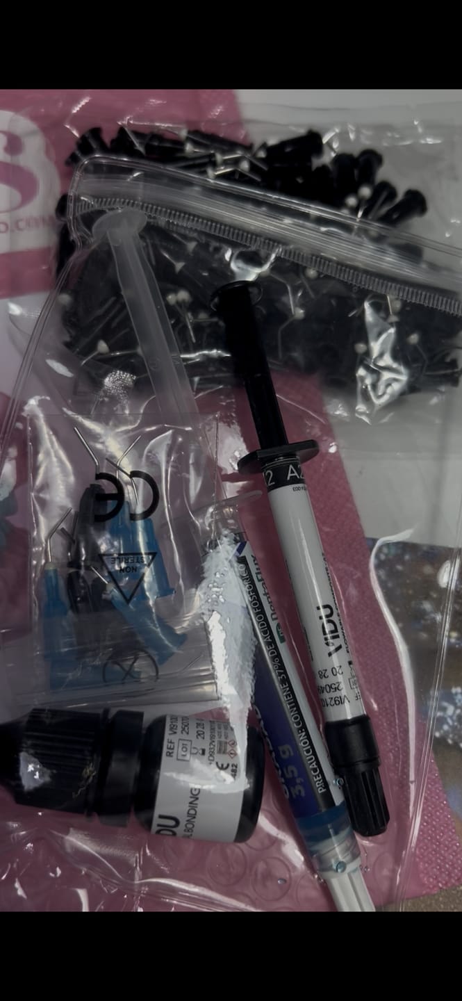 Customer photo review of Pack de adhesivos dentales