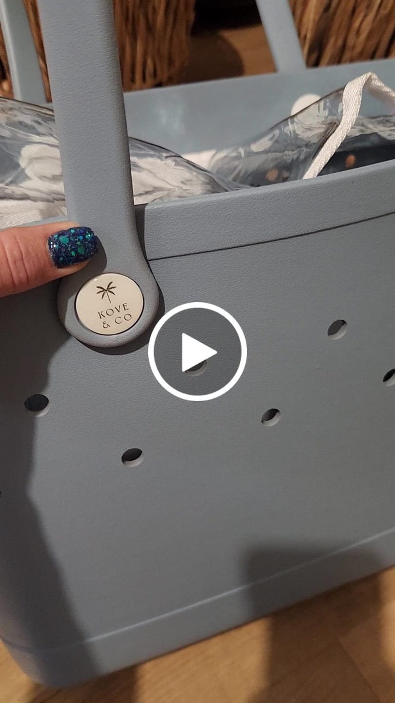 Customer video review of Maxi Tribe Bag in Dolphin Blue