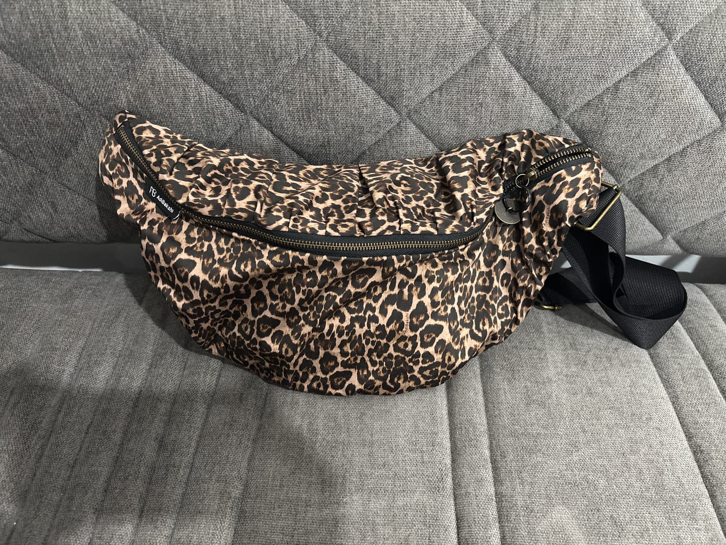 Customer photo review of פאוץ׳ גדול מנומר מיטל