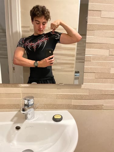 Customer photo review of Void Tech™ Nightfall Compression [HEAVENLY RED]