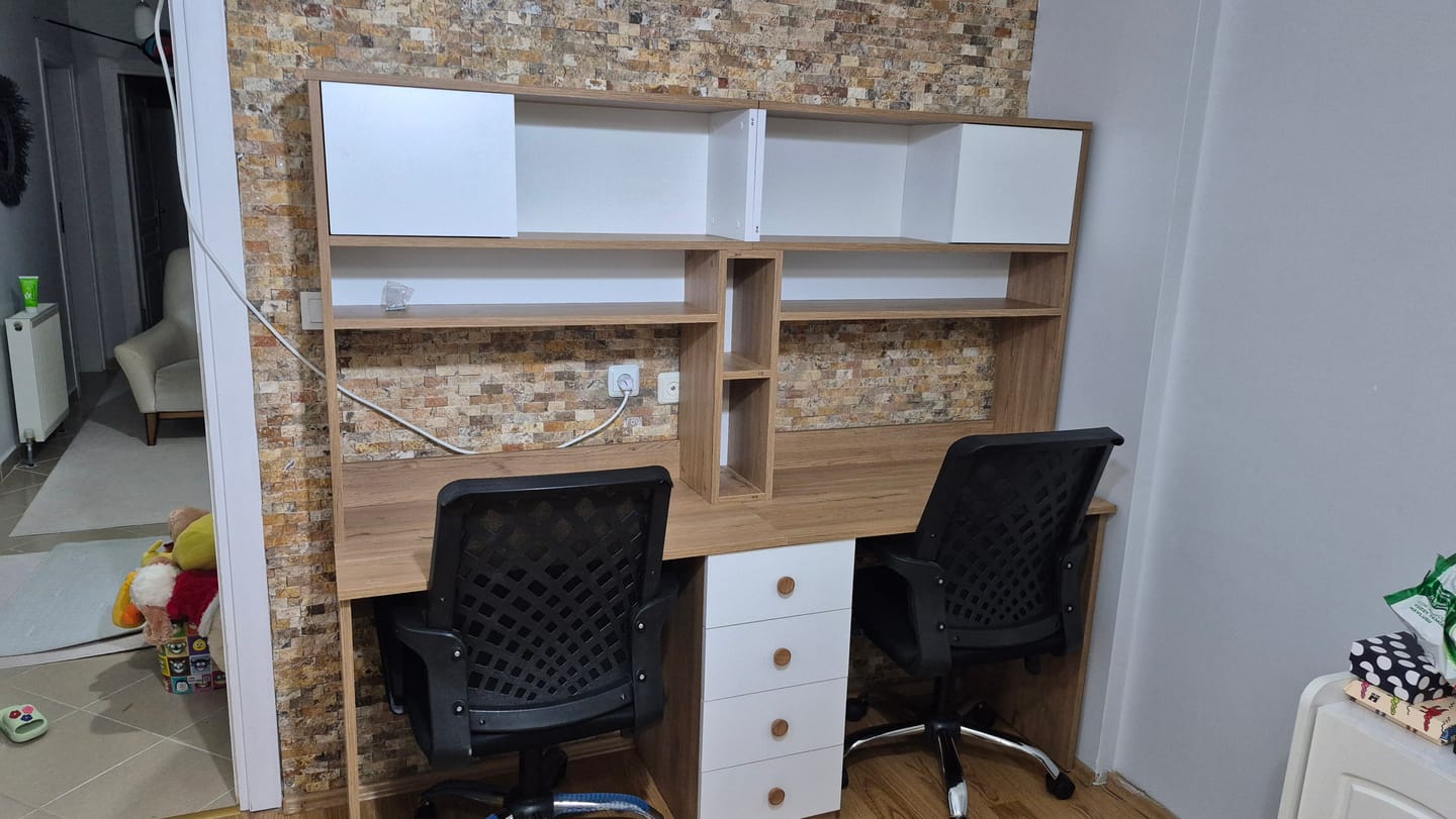 Customer photo review of Rani HA130 İki Kişilik Raflı 2 Kapaklı 4 Çekmeceli Çalışma Ofis Bilgisayar Masası Sepet Ceviz - Beyaz