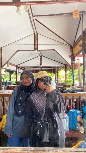 Customer photo review of Dahulu Square (Black)