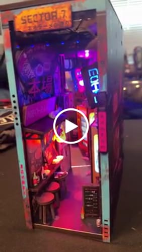 Customer video review of Neo Ramen MiniAlley – A Cyberpunk DIY Diorama Booknook