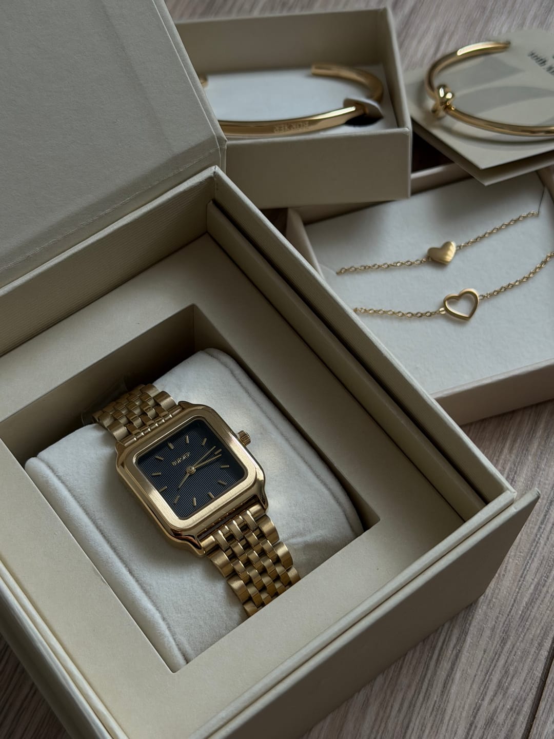 Customer photo review of Macy Gold Black