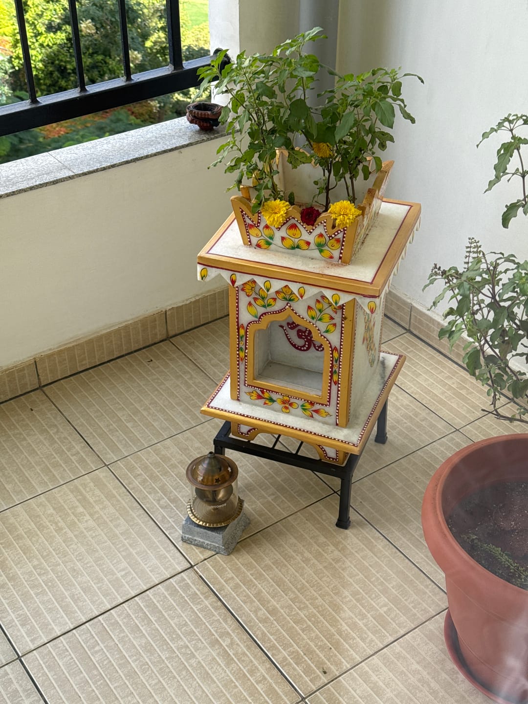 Customer photo review of Marble Tulsi Pot, Traditional Painting - Handicraft Bazaar