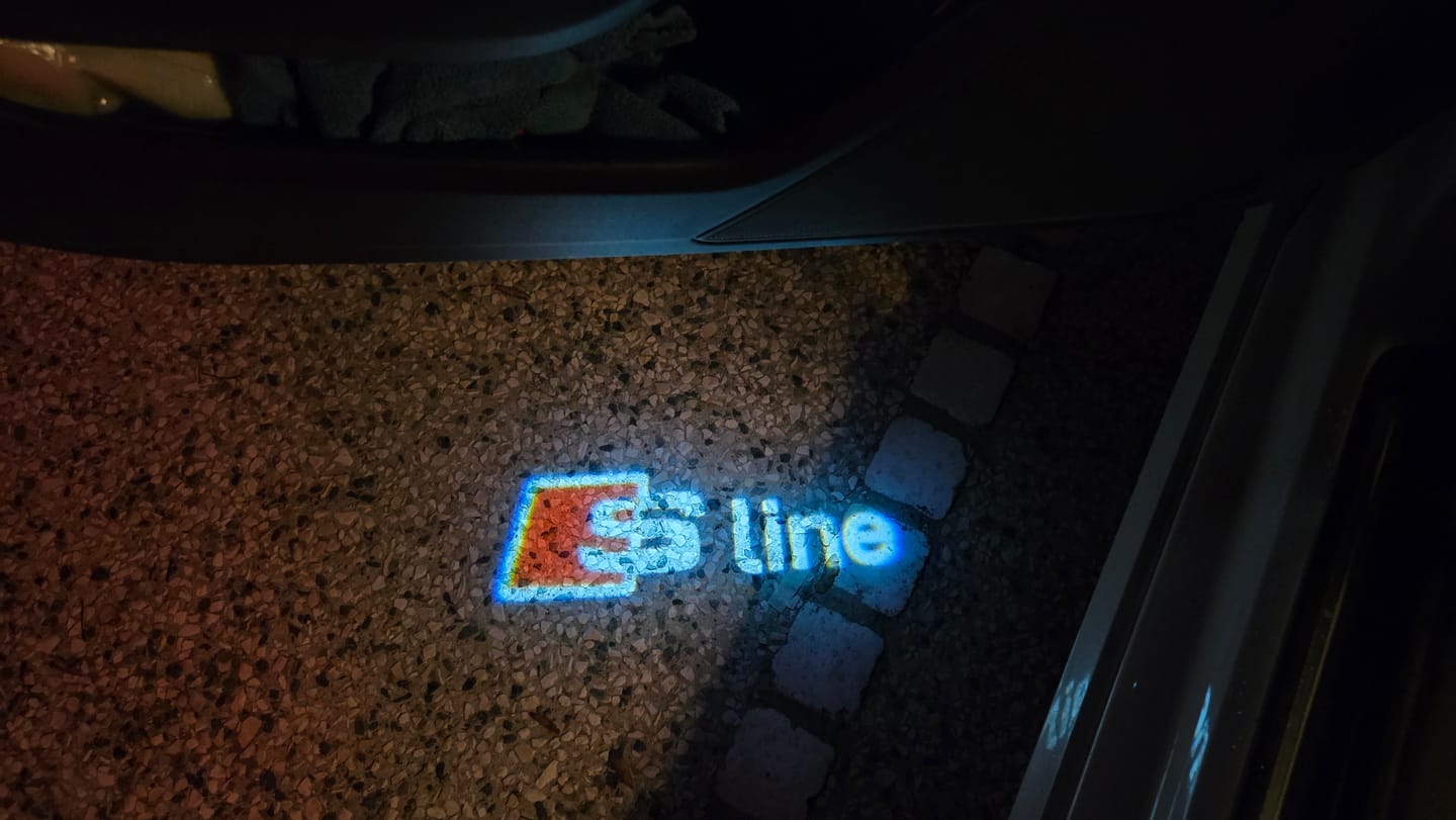 Customer photo review of Projecteur Led Porte Logo Audi