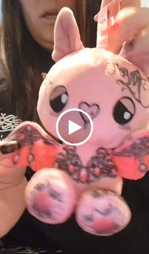 Customer video review of Batties Plush Pendant Blind Box