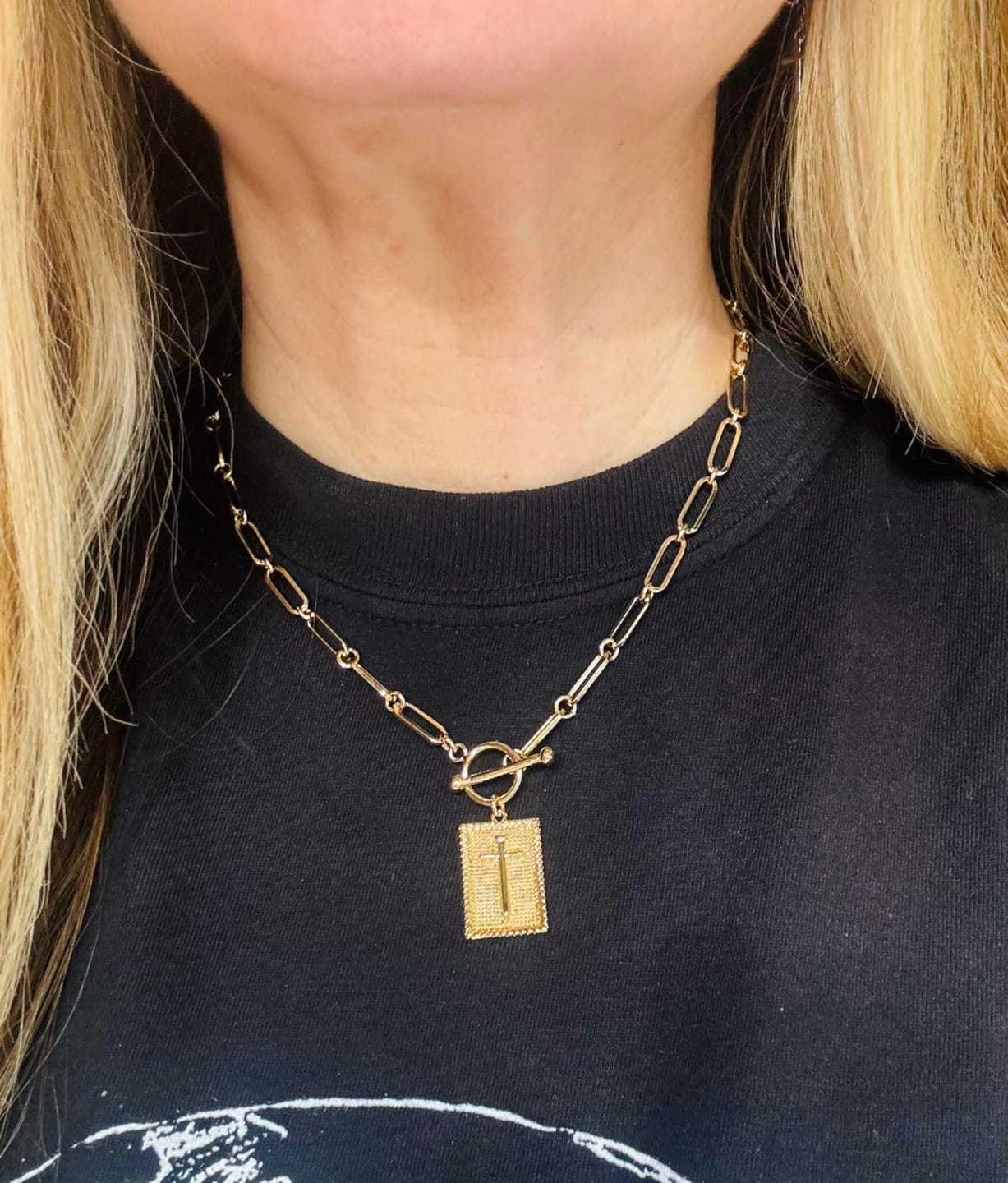 Customer photo review of The Eternal Pendant Necklace