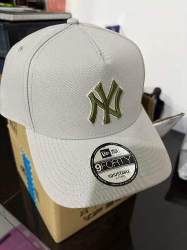 Customer photo review of 9FORTY A-Frame New York Yankees Medium Silver Olive Stone Snapback