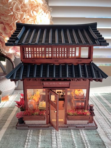 Customer photo review of Ikseon-dong Hanok Bakery Miniature House Kit