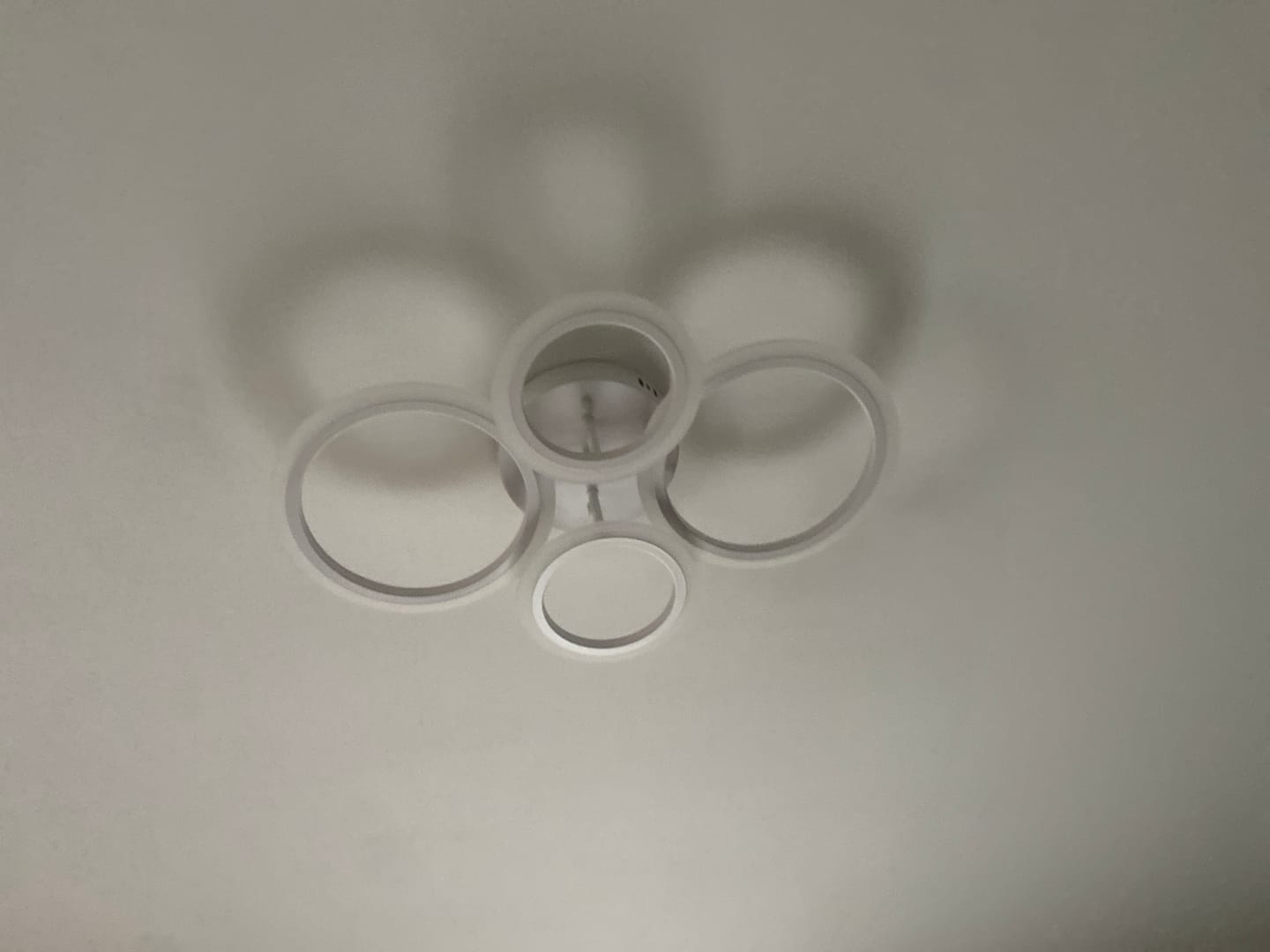 Customer photo review of Lustra LED 1+1 Circle Design Alb Echivalent 300W Telecomanda