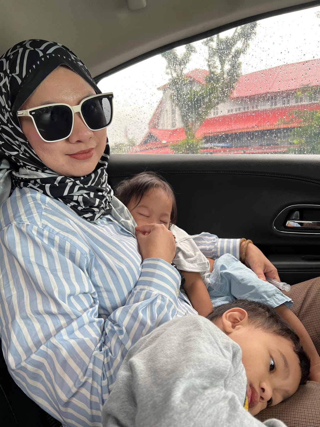 Customer photo review of Cleo Square Framed Sunglasses