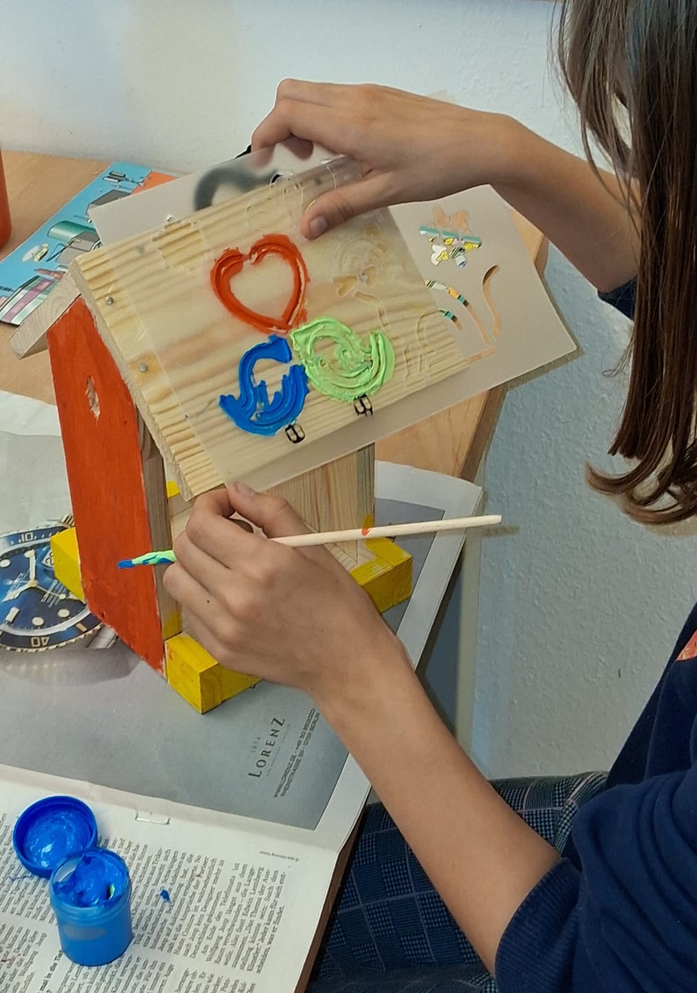 Customer photo review of Vogelhaus Bausatz für Kinder zum bemalen
