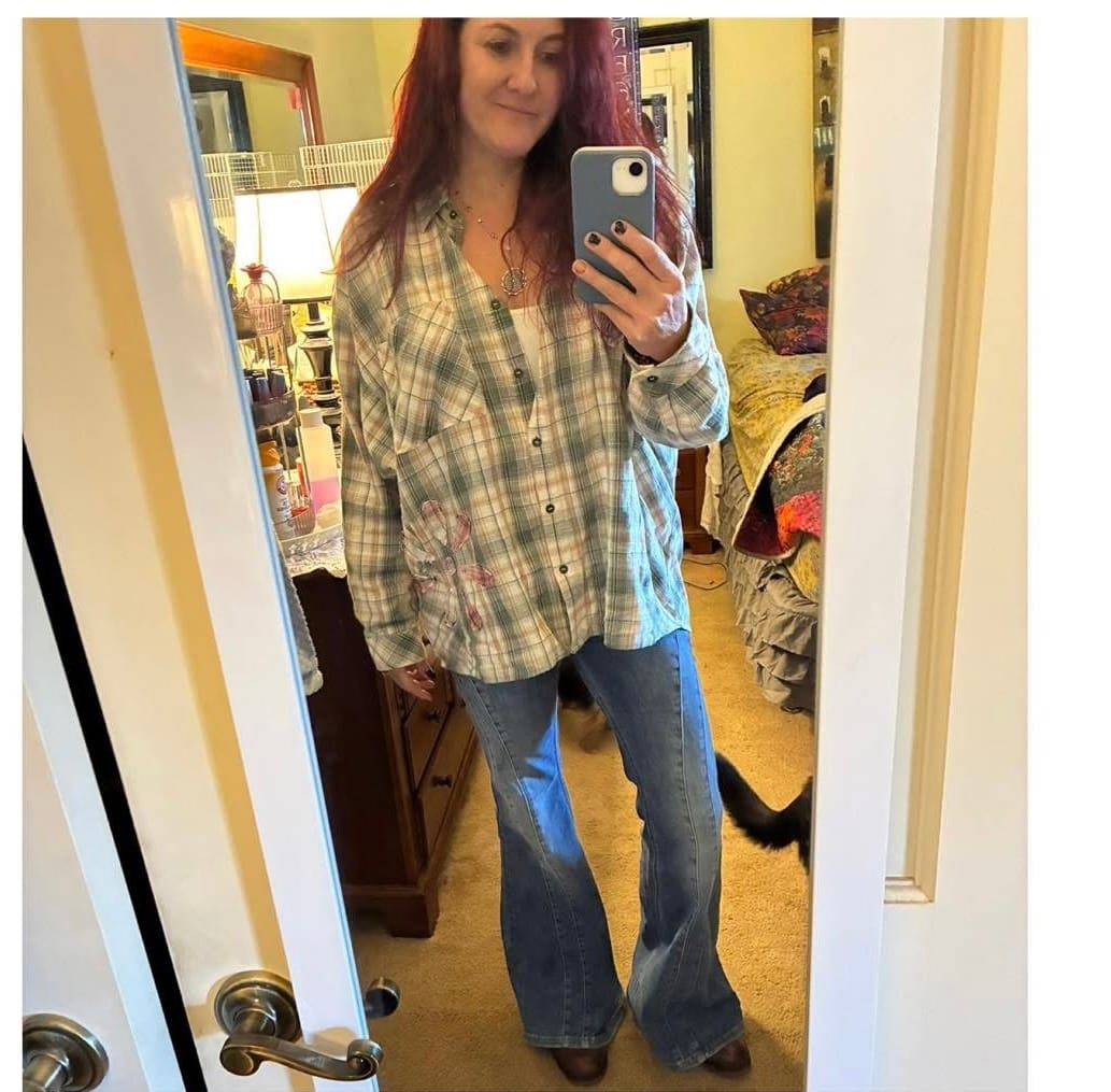 Customer photo review of Judy Blue Mid-Rise Flare Double Angular Seam Jeans