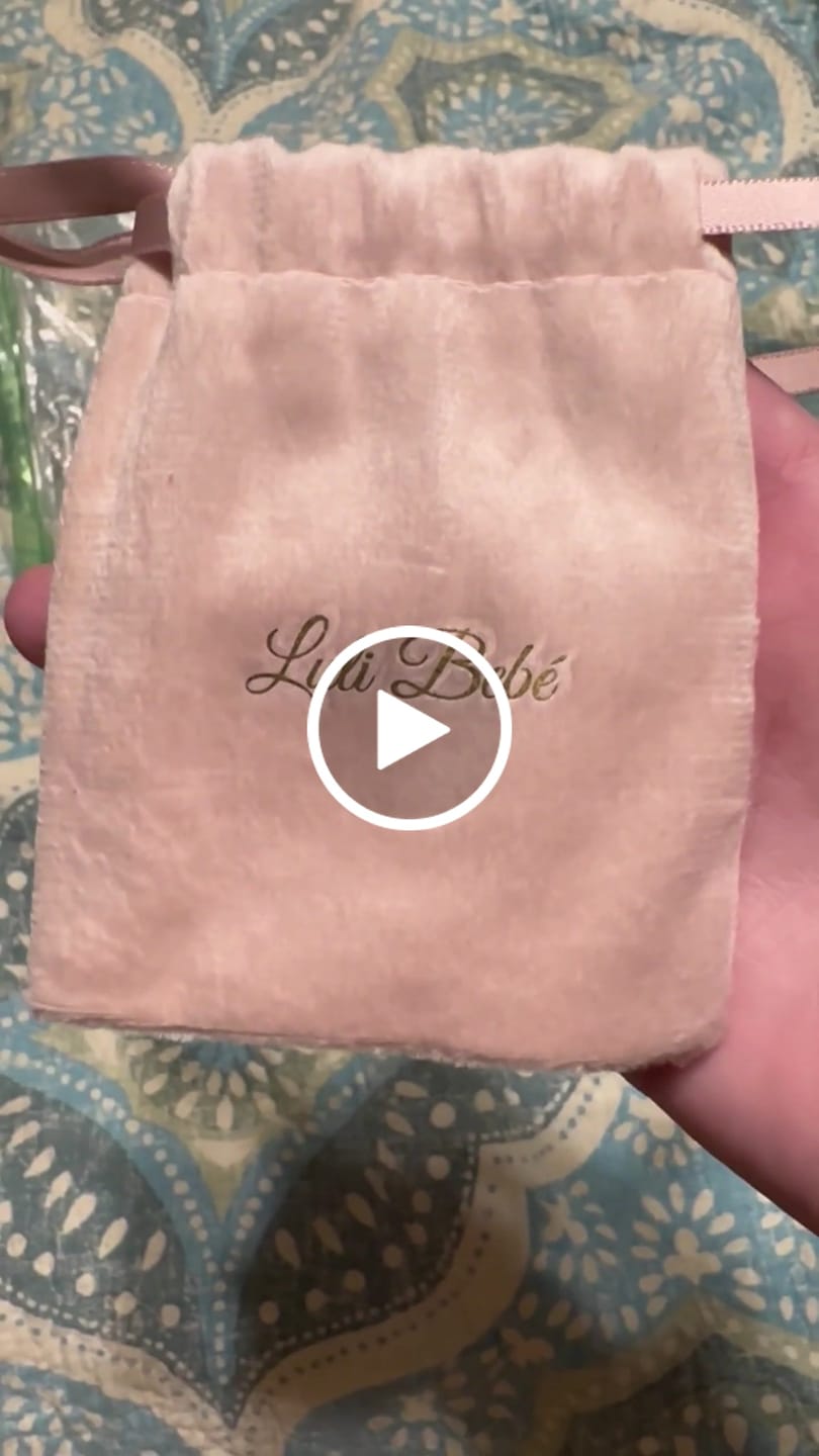 Customer video review of “Mama” Necklace – 18k Gold Plated Stainless Steel