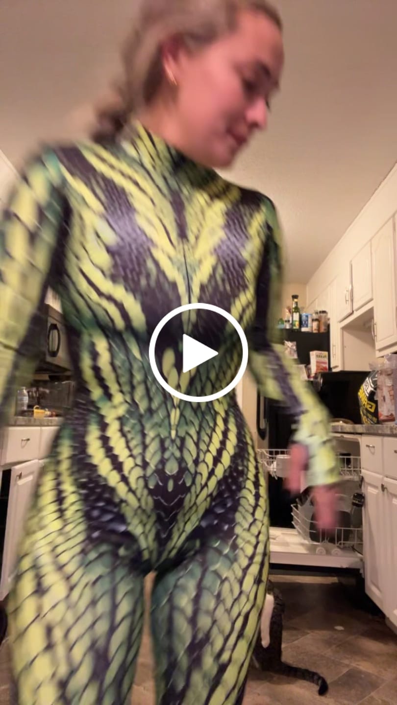 Customer video review of Electric Viper Costume